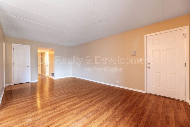 Foto del edificio - 14810 Kenton Ave