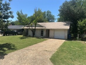 Building Photo - 8510 Woodstone Dr