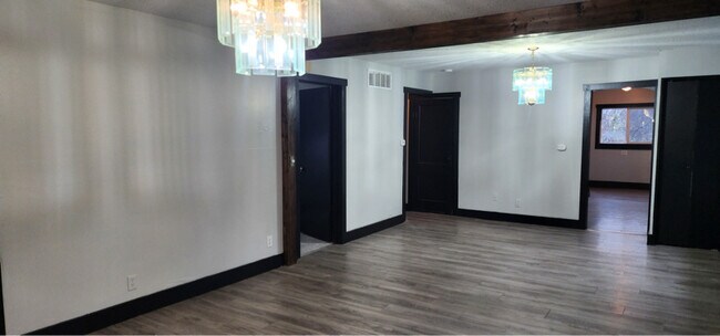 Foto del edificio - 144 S Main St