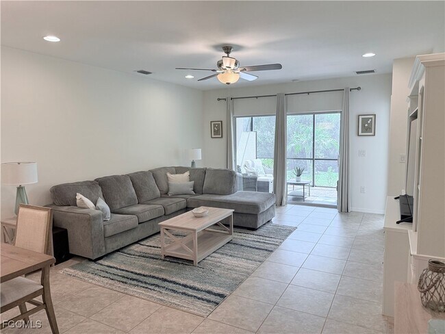 Foto del edificio - 4278 Dutchess Park Rd