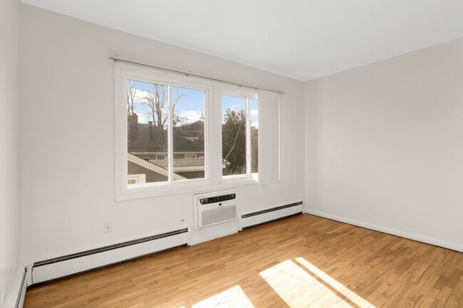 Building Photo - 3308 Girard Ave S