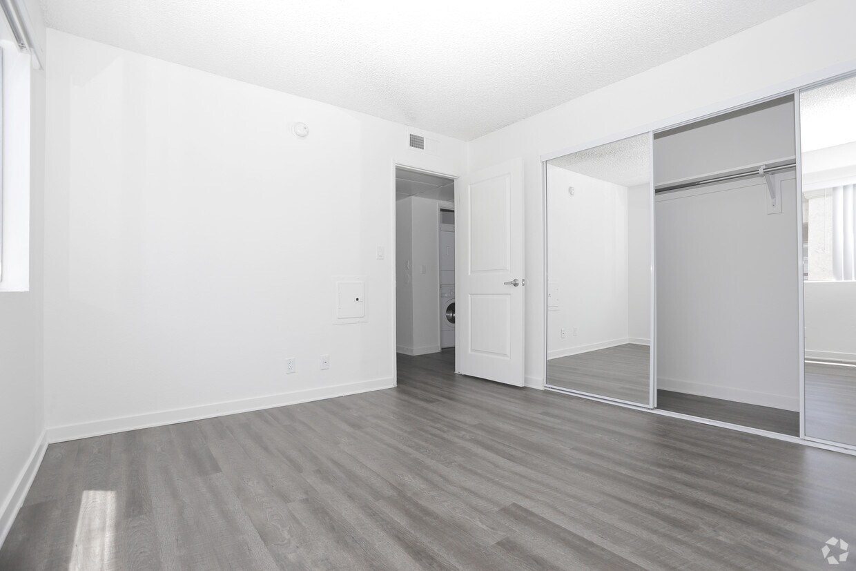 Franklin Plaza Apartments in Los Angeles, CA Westside Rentals