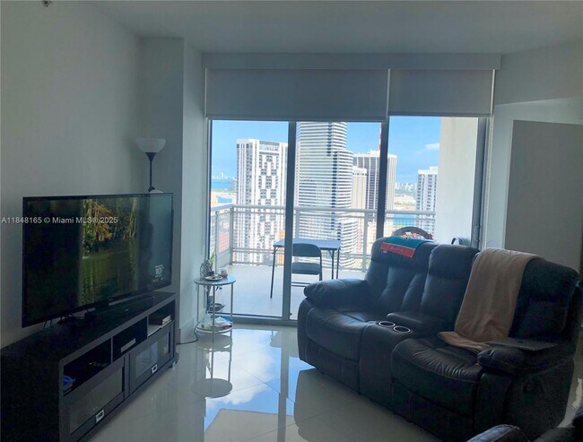 Foto del edificio - 350 S Miami Ave