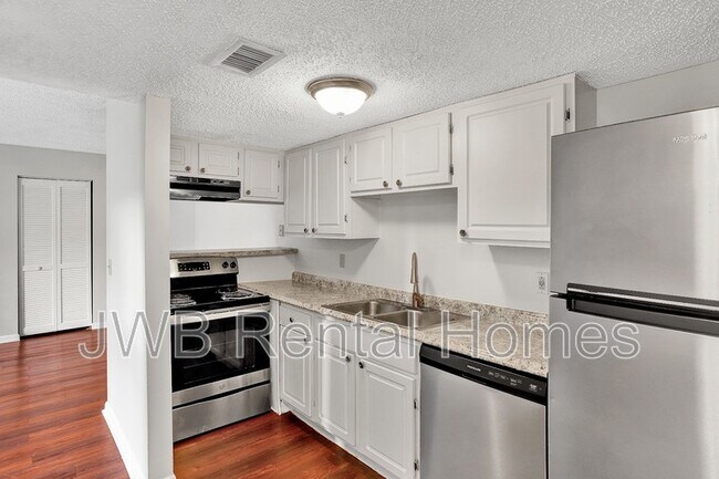 Foto del edificio - 10825 Key Haven Blvd