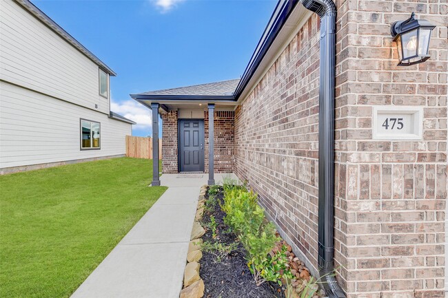 Building Photo - 475 Dalloway St