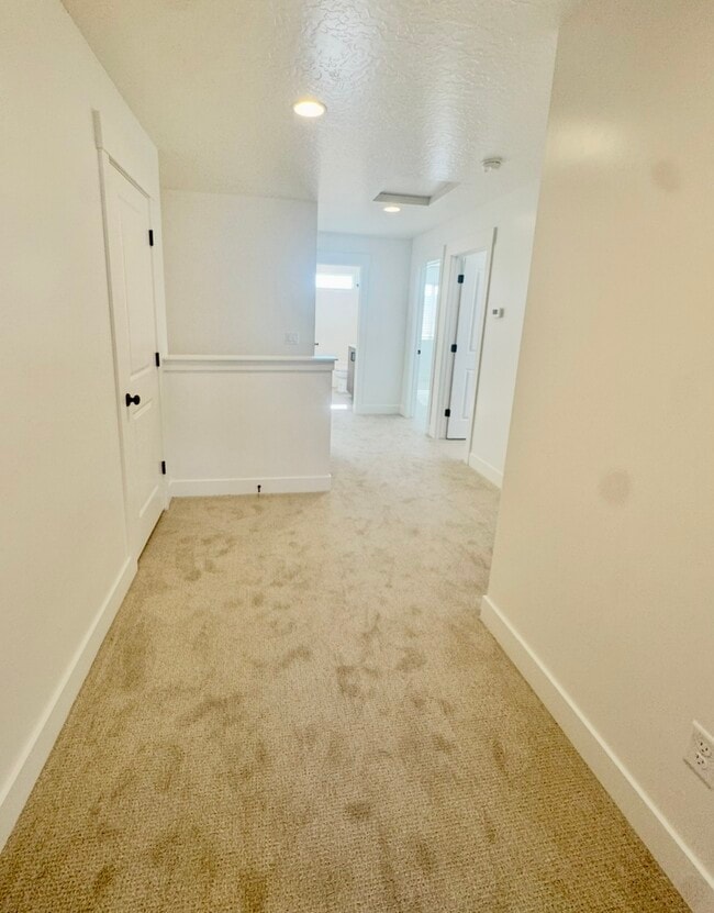 Building Photo - 5706 S Weehawken Ln