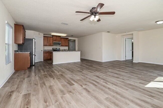 Building Photo - 1944 Rock Springs Way