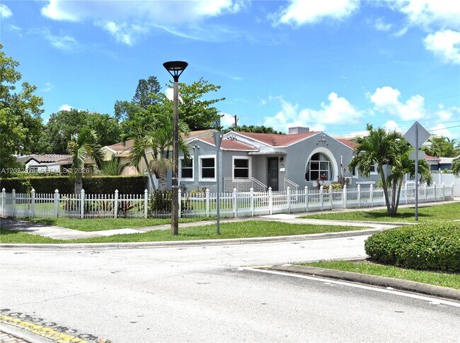 Foto del edificio - 470 SW 25th Rd