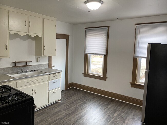 Building Photo - 2 br, 1 bath Duplex - 632 Werle Avenue Upper