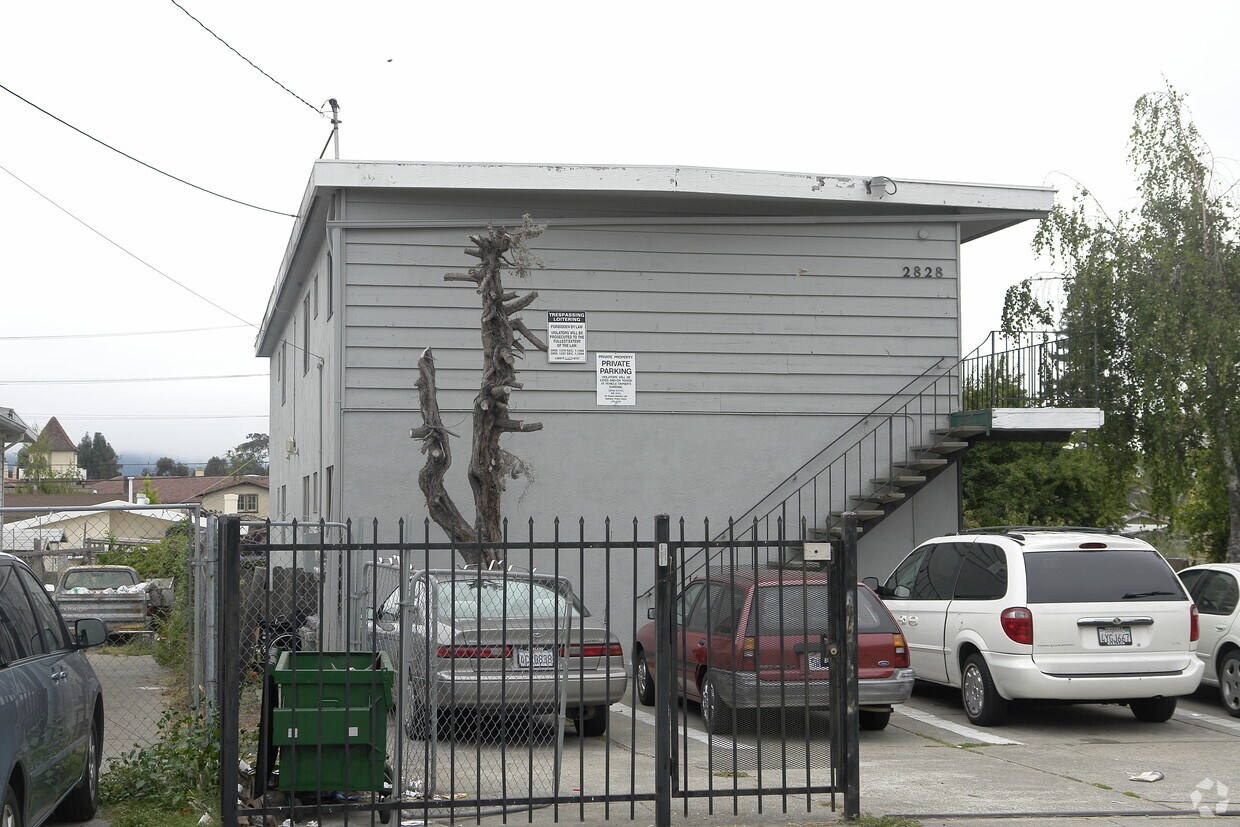 Primary Photo - 2828 22nd Ave