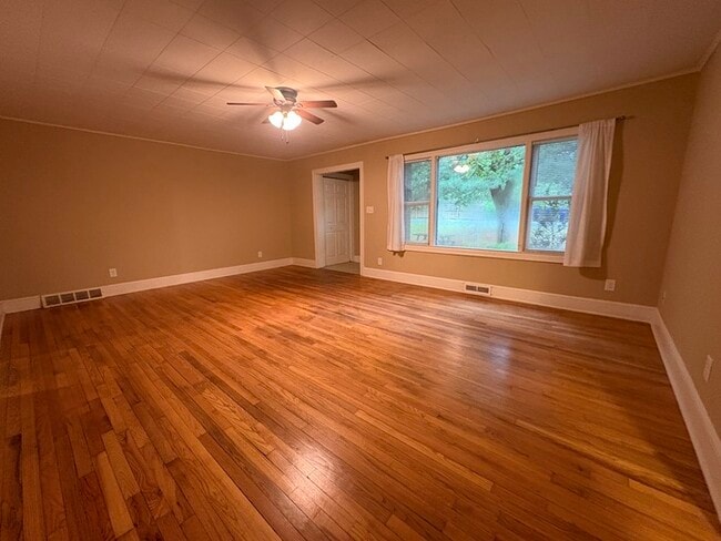 Photo - 43 Davie Cir House