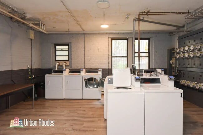 Building Photo - 4852 N Damen Ave