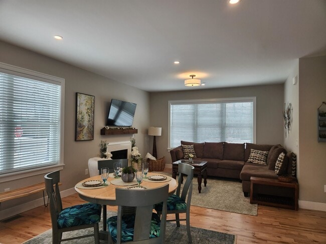 Building Photo - 57 Evergreen Dr