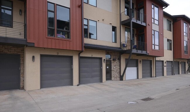 Foto del edificio - Urban Living at The Flats at Rigden Farm –...