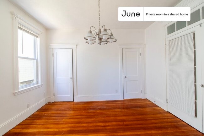 Foto del edificio - Room in Shared 5 bed/2 bath home