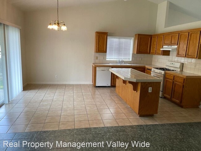 Building Photo - 3 br, 2 bath House - 343 Chestnut Street