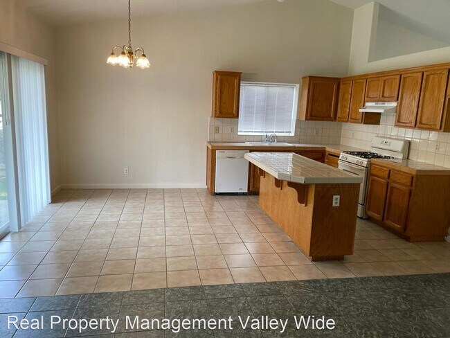 Foto del edificio - 3 br, 2 bath House - 343 Chestnut Street