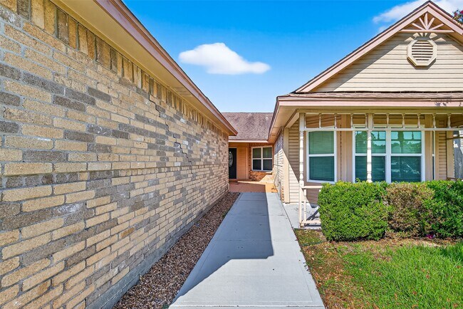 Foto del edificio - 3258 Meadway Dr