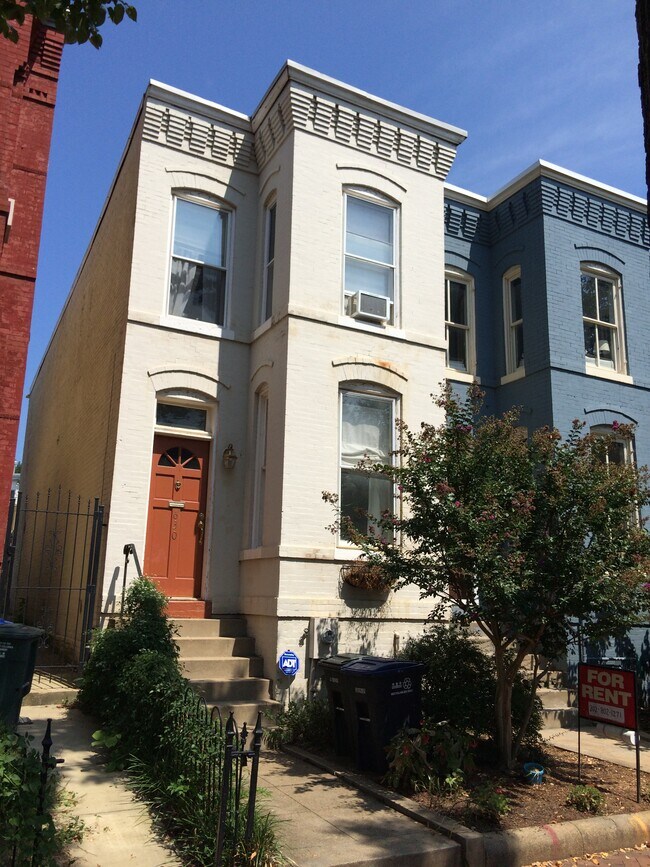 Building Photo - 630 D St SE
