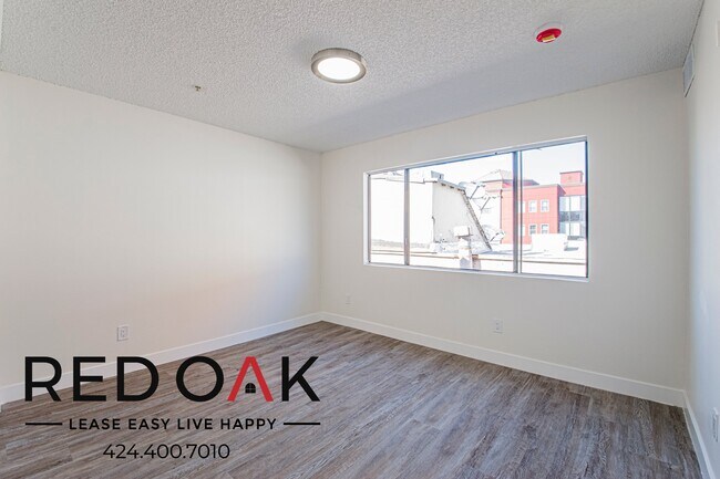 Building Photo - 806 S Burlington Ave