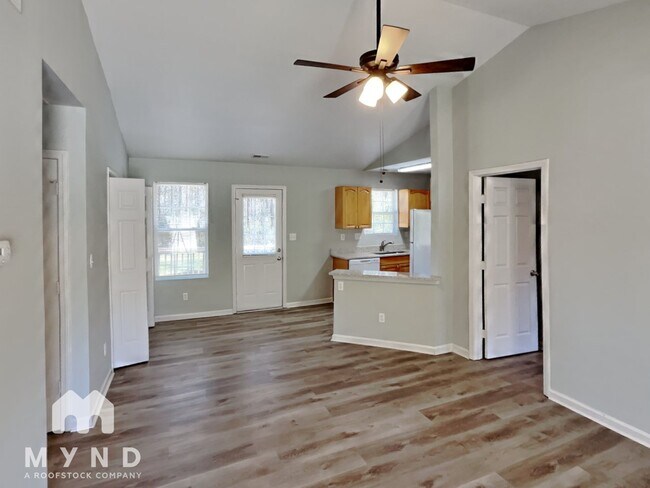 Building Photo - 829 Woodland Ln