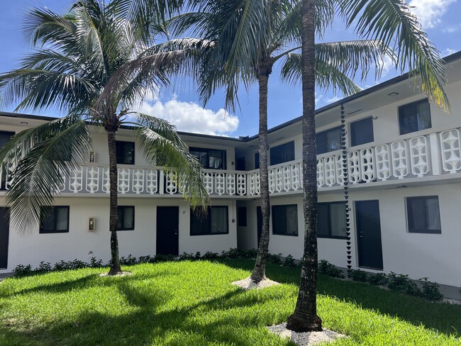 Patio - Plaza Gardenia Apartments