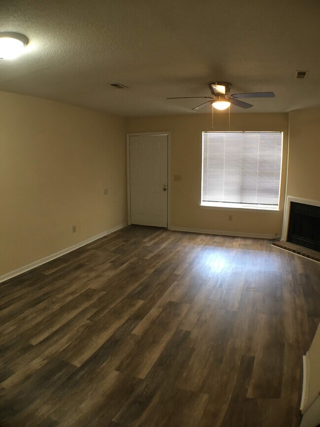 Building Photo - 130 Leila Ln