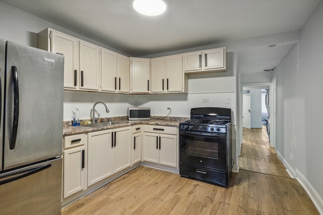Building Photo - 1624 S Throop St