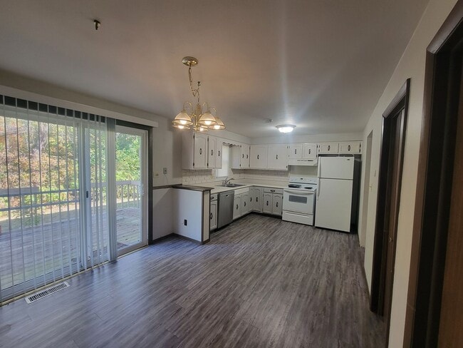 Foto del edificio - COMING SOON! 2 Bed, 1.5 Bath Duplex!