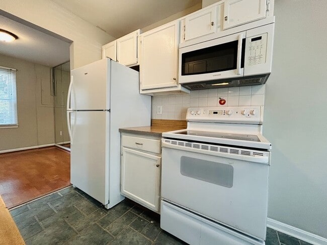 Building Photo - 2955 Lexington Ct