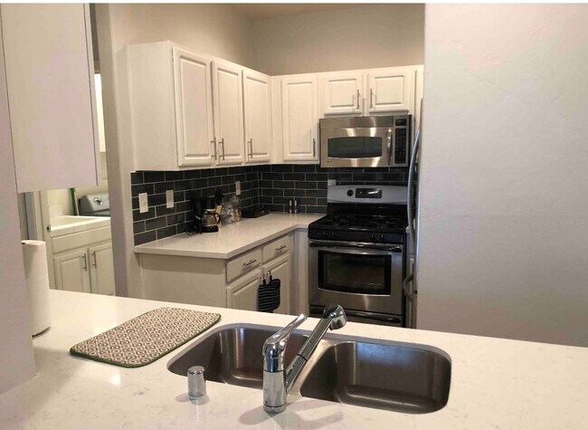 Kitchen - 3555 MERIDALE Dr