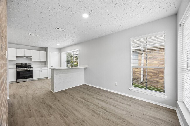 Foto del edificio - 6419 Fairbourne Dr