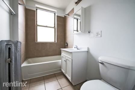 Building Photo - 3 br, 1 bath Apartment - 4714 S Michigan Ave