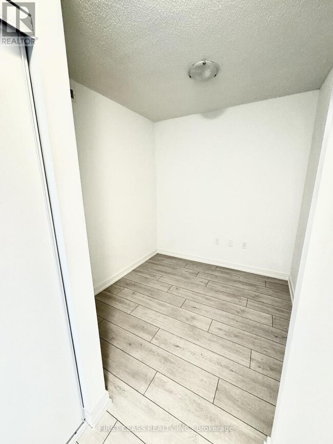 Building Photo - 556 Marlee Ave