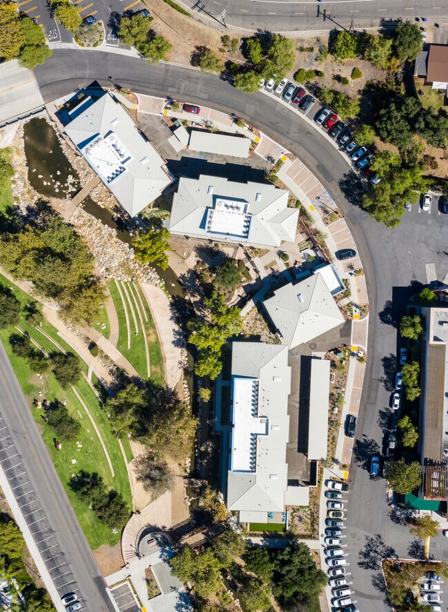 Foto aérea - Creekside Apartments