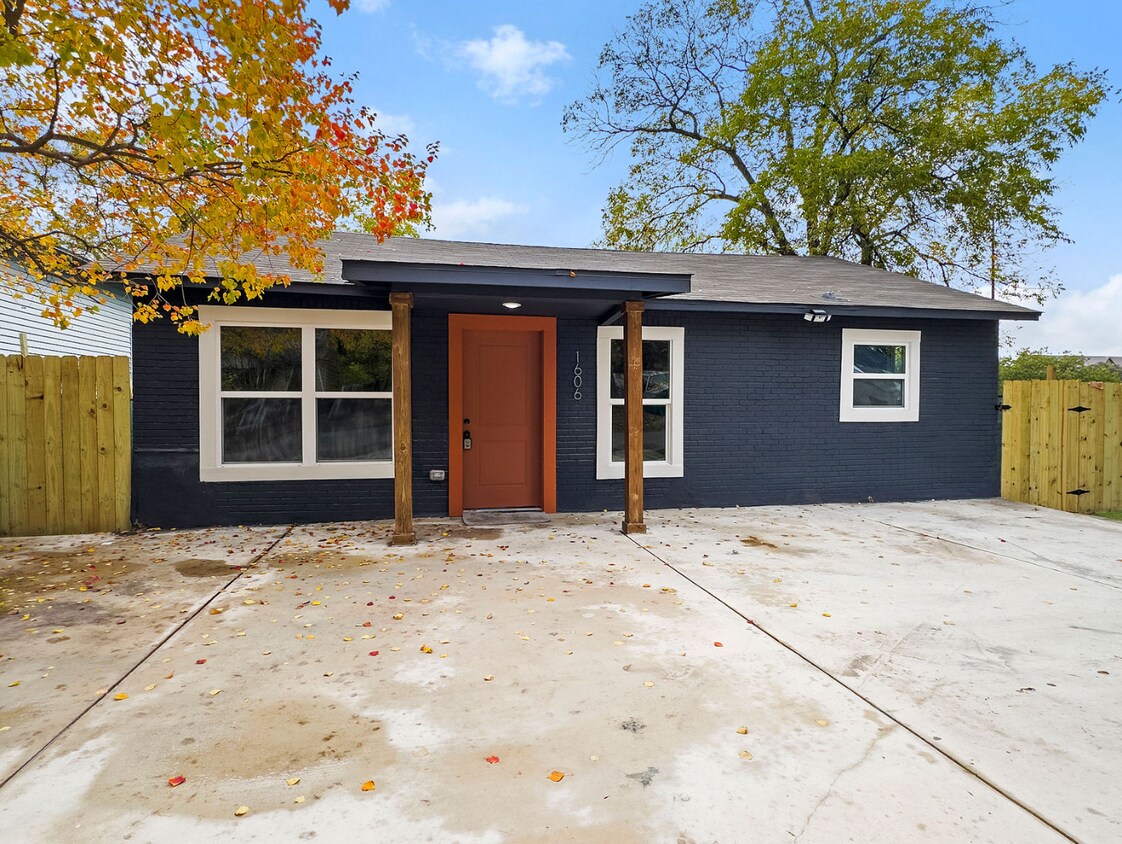 Primary Photo - 1606 W Wildwood Dr
