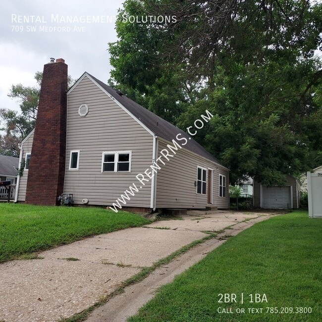 Building Photo - 709 SW Medford Ave