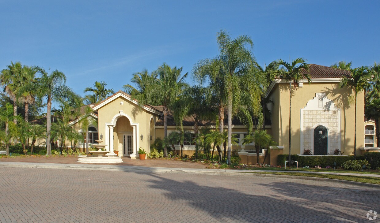 Poinciana Lakes Apartments Davie, FL