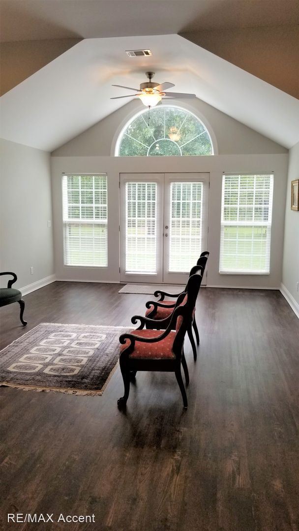 Building Photo - 3 br, 2 bath House - 370 Oxford Drive
