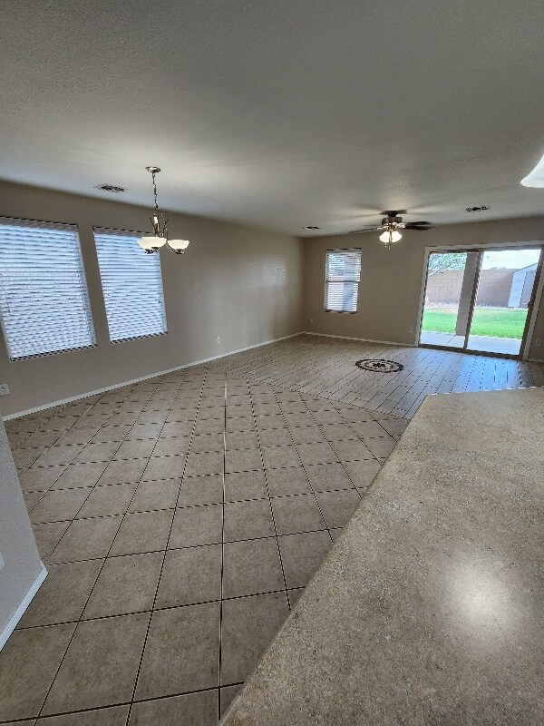 Building Photo - 955 E Leslie Ave