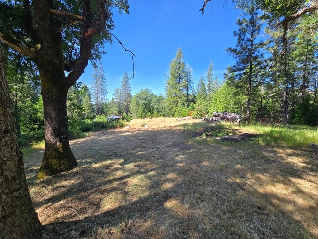 Building Photo - Charming 3-bedroom, 2-bathroom house locat...