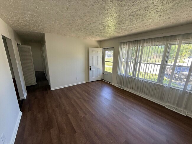Foto del edificio - 2653 Twinbrooke Ln