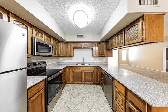 Building Photo - 9215 W Cortez Ave
