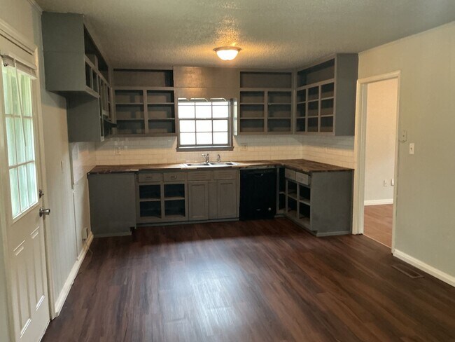 Foto del edificio - NOW AVAILABLE!  COME SEE ME!! CLAIM ME FIR...