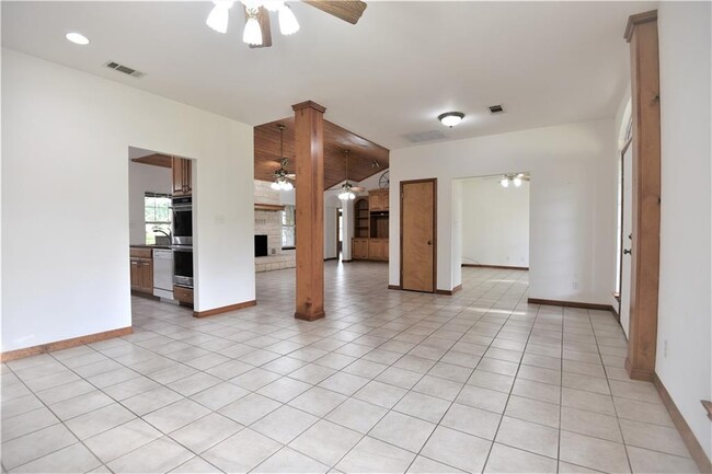 Building Photo - 9190 Ranch Rd 1869