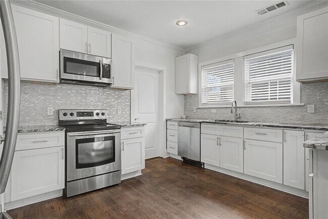 Foto del edificio - 287 MacKenzie Dr NE