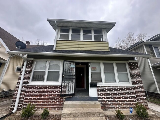 Building Photo - 818 N Oakland Ave