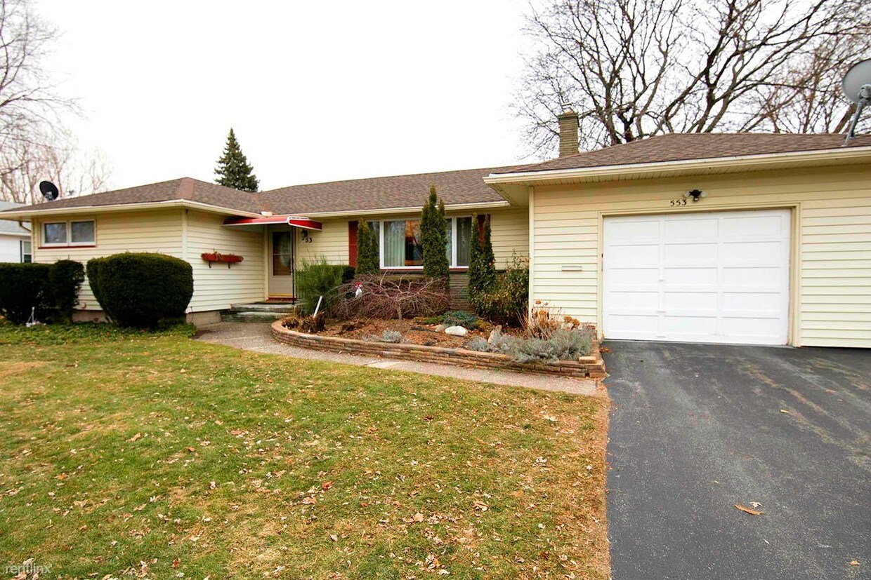 Foto principal - 553 Long Acre Rd