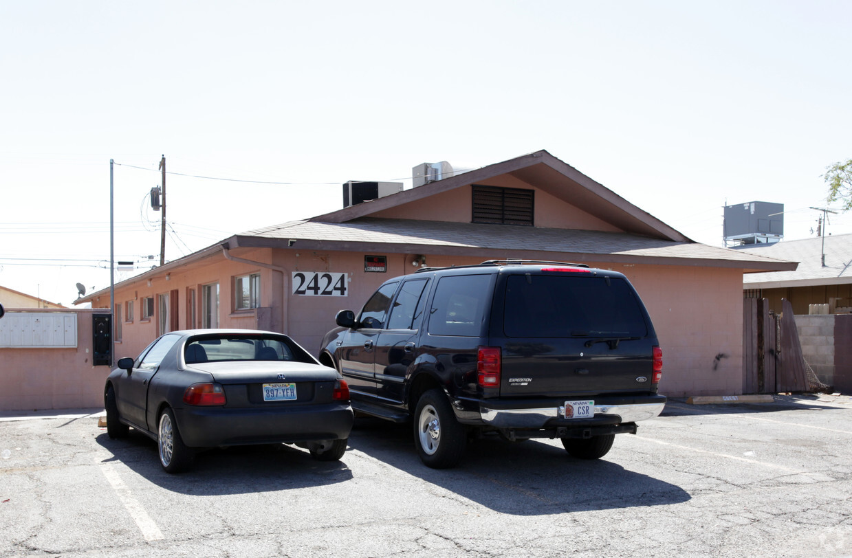 Primary Photo - 2424-2426 Statz St
