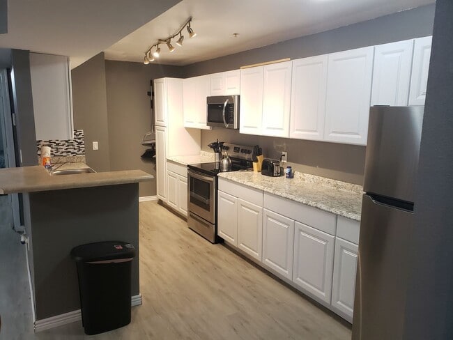 Foto del edificio - Spacious 2 Bedroom 2 Bath Condo in The Arbors!